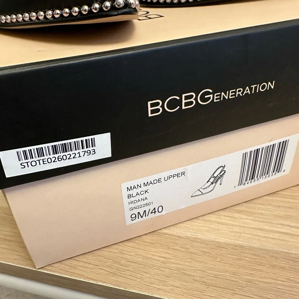 BCBG pump - Picture 4 of 5